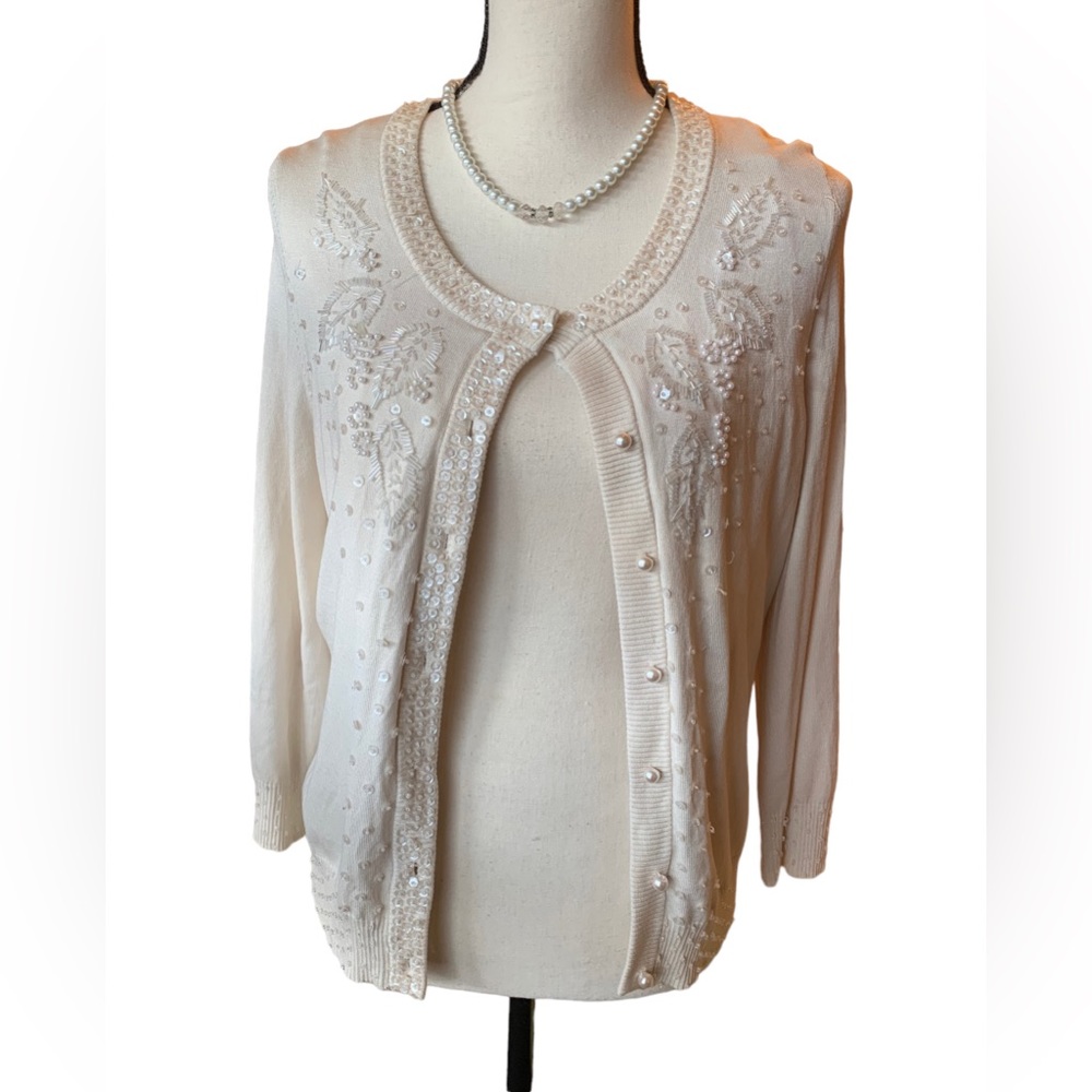 Good condition Liz Claiborne cream beaded sweater. SzSP
